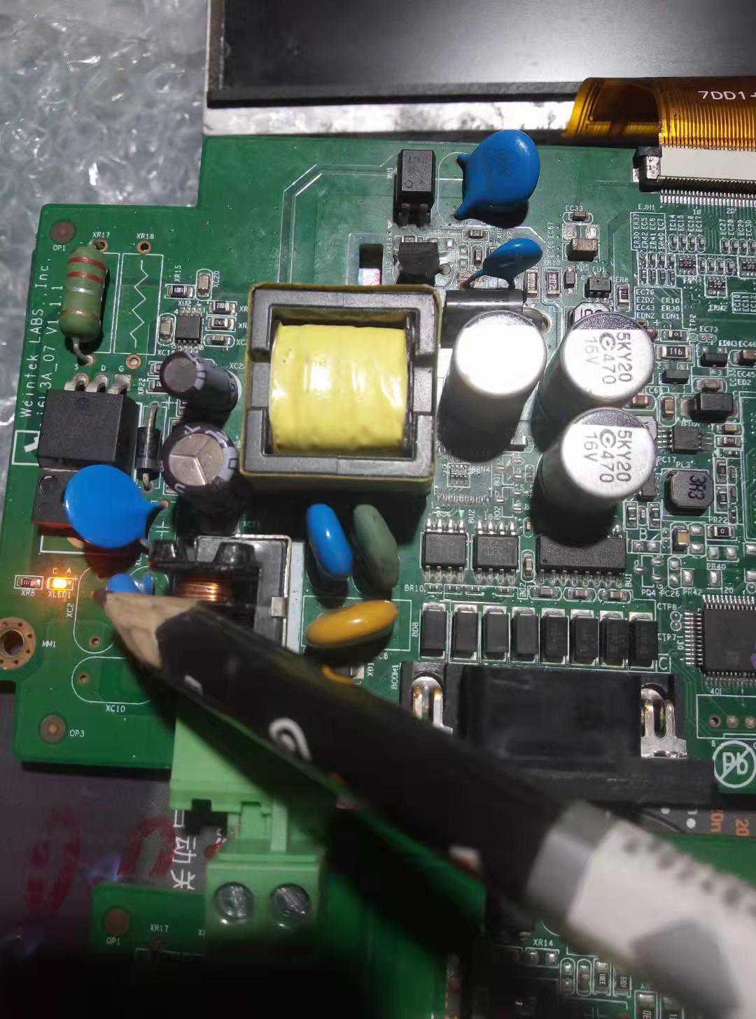 威纶TK6071IQ触摸屏电源指示灯亮，但屏没反应