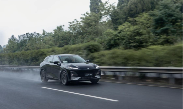 晨技术｜200公里零油消耗 综合续航1120公里 深蓝S7用事实说话