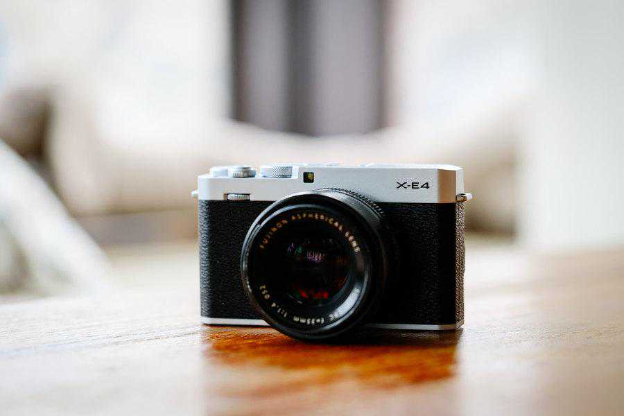 前所未有的轻薄小巧 2610万像素富士X-E4无反评测