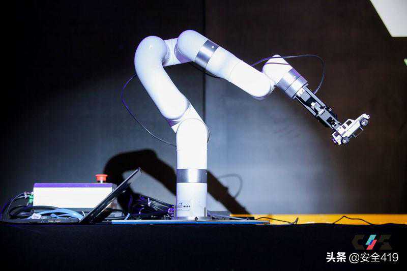 CIS 2020 破解秀：用一行恶意代码远程入侵工业机械手臂