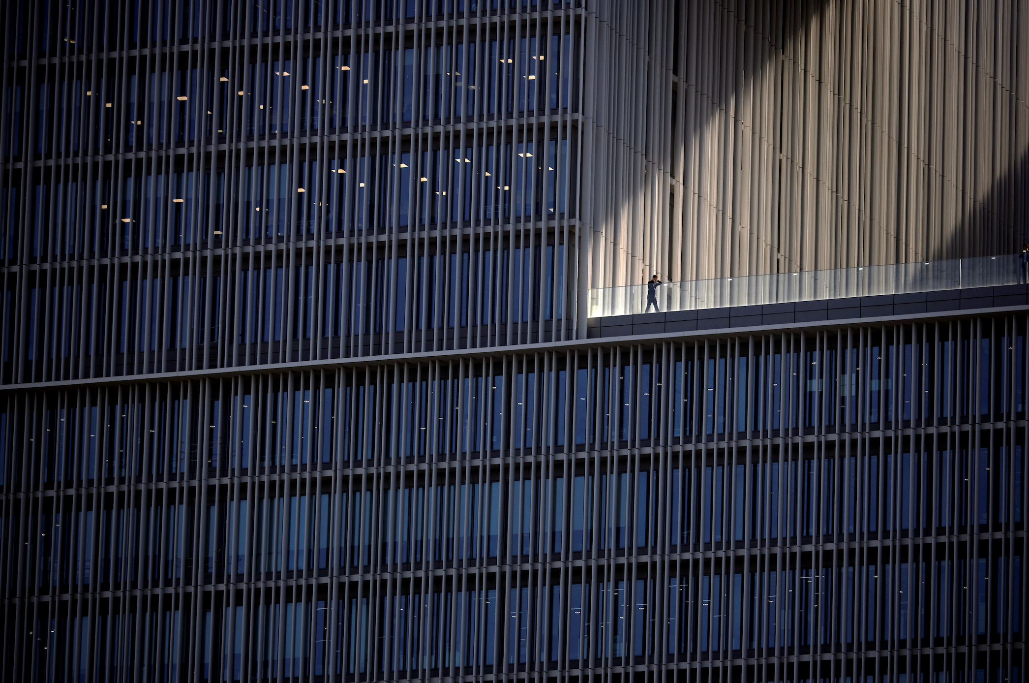 韩国经济突然没落?5平米格子间挤满失业年轻人,贫困老人自杀率超高,在华企业大批关闭 韩国经济突然没落?5平米格子间挤满失业年轻人,贫困老人自杀率超高,在华企业大批关闭