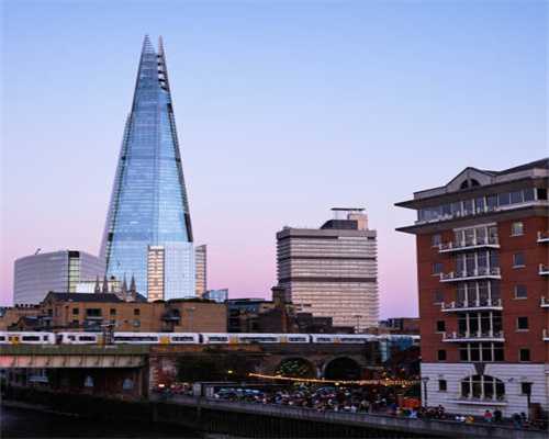 什么是全封闭式五轴龙门加工中心？