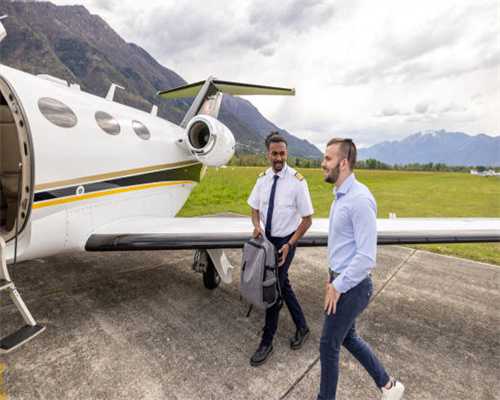 首艘美国海军舰船进入韩国船厂维修